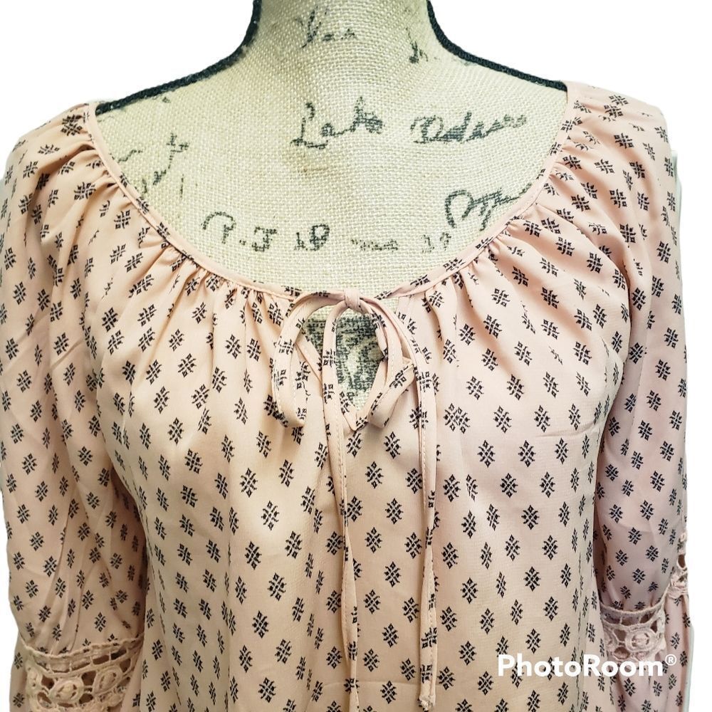 Peasant Blouse, Peach Print, Size S, Active USA, Bow Tie Detail - Picture 10 of 11